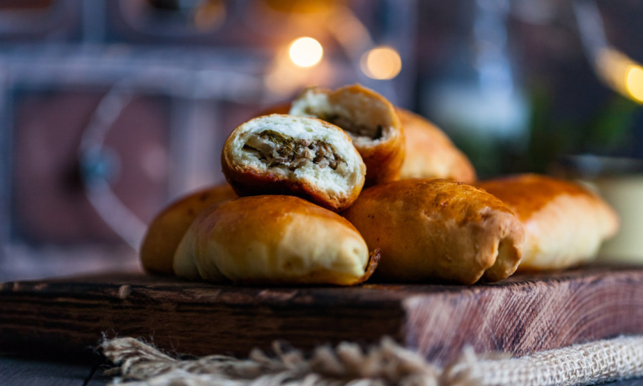 PIROŠKE S MLEVENIM MESOM Jelo koje nestaje sa stola za tili čas!