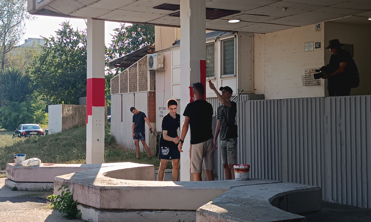 VUKAŠIN I LUKA NAPADNUTI U NOVOM SADU! 20 blokadera se zaletelo sa palicama - studenti otkrili šta se desilo (FOTO)