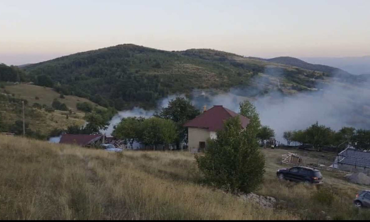 VATRA GUTA SVE PRED SOBOM U CRNOJ GORI! Situacija apokaliptična na više frontova - ugrožen veliki broj kuća (FOTO)