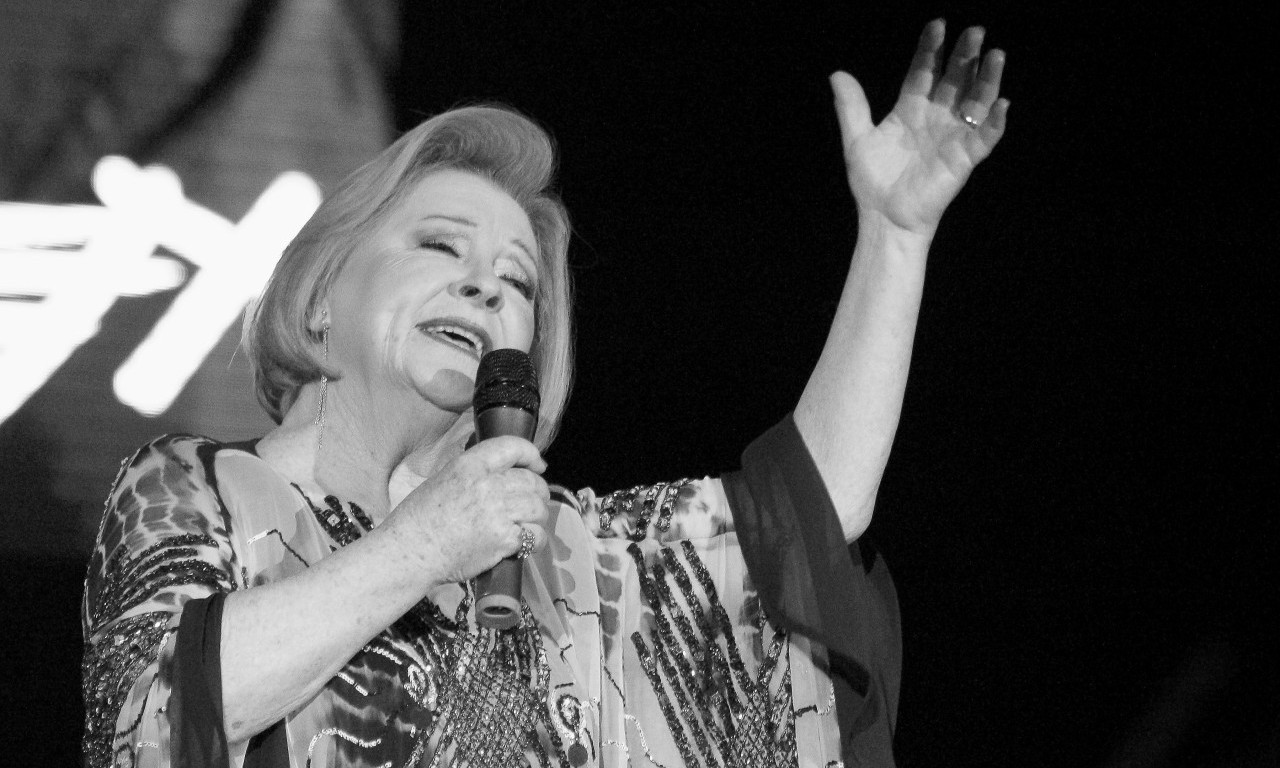 BURAN ŽIVOT GABI NOVAK IZMEĐU MUZIKE I TUGE Osvojila region, izgubila bebu - a o braku sa Arsenom Dedićem se još priča