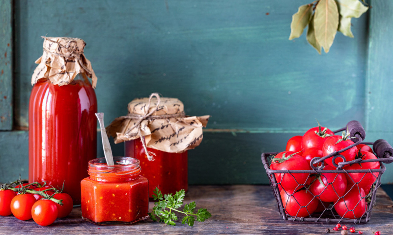 KAKO SE PRAVI MLEVENI PARADAJZ Domaćinski recept koji uspeva svima i traje celu zimu