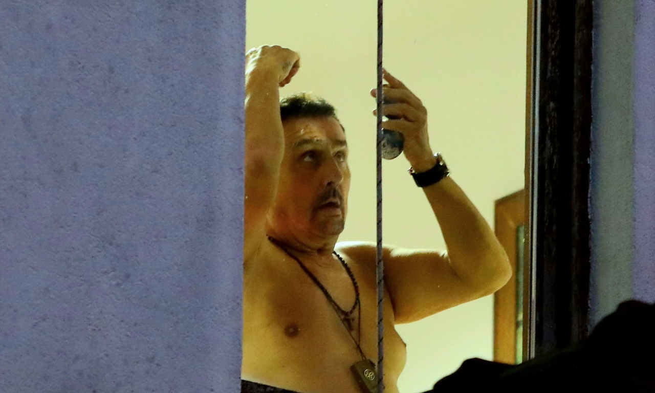 SKINUO SE DRAGAN KOJIĆ KEBA! Pripreme za nastup kakve još niste videli! (FOTO)