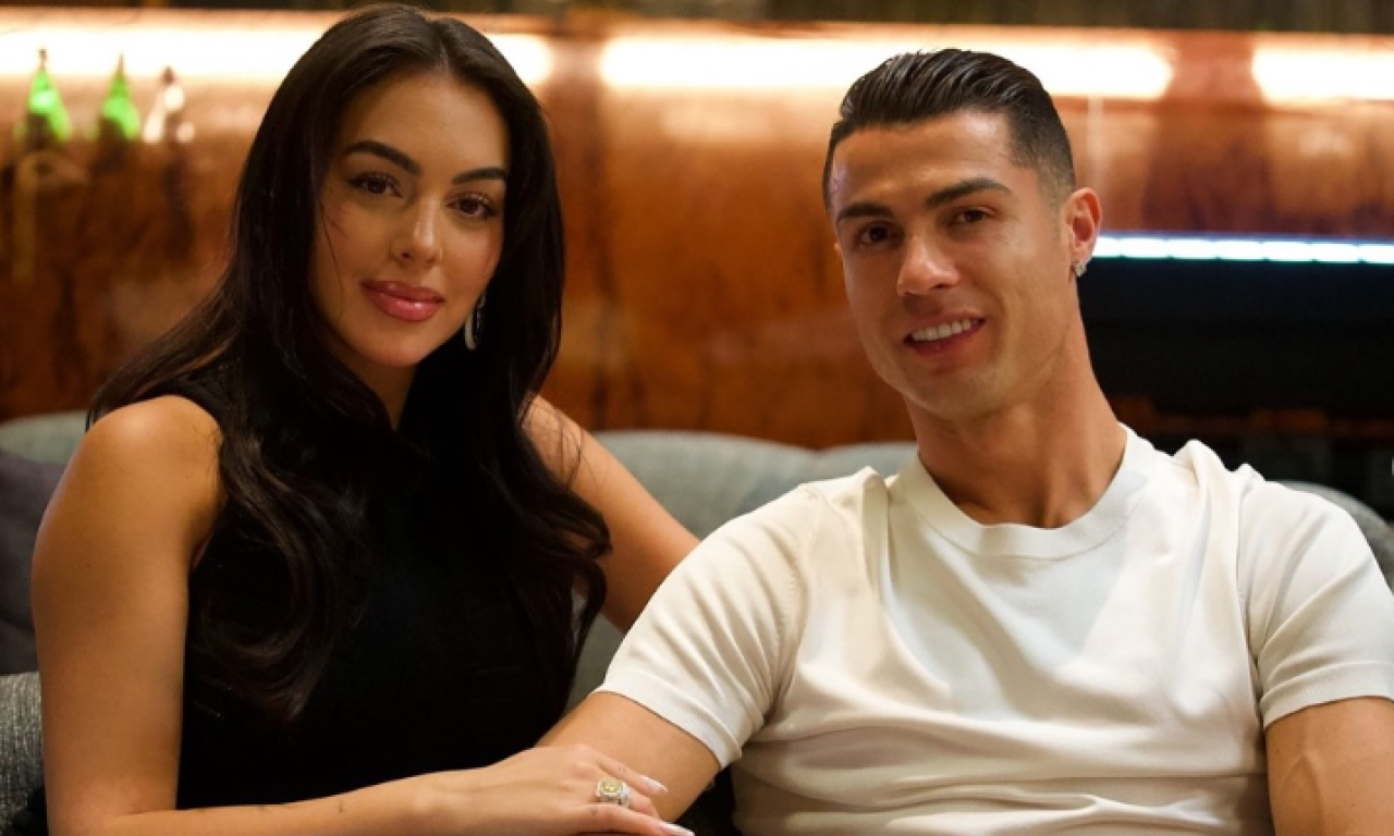 KRISTIJANO RONALDO SE VERIO Konačno zaprosio Georginu - pokazali su i skupoceni prsten (FOTO)