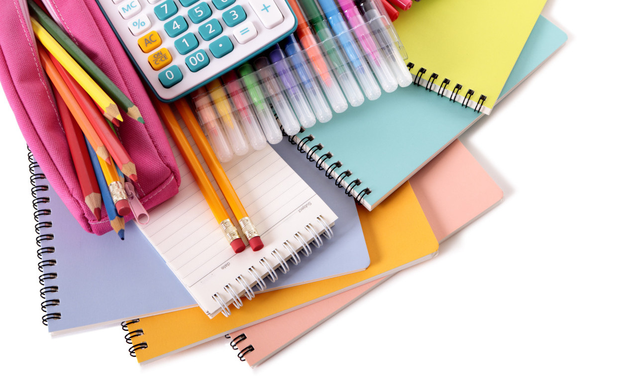 SPREMNI ZA ŠKOLU – GDE JE JEFTINIJE? Uporedili smo cene svezaka, olovaka i rančeva