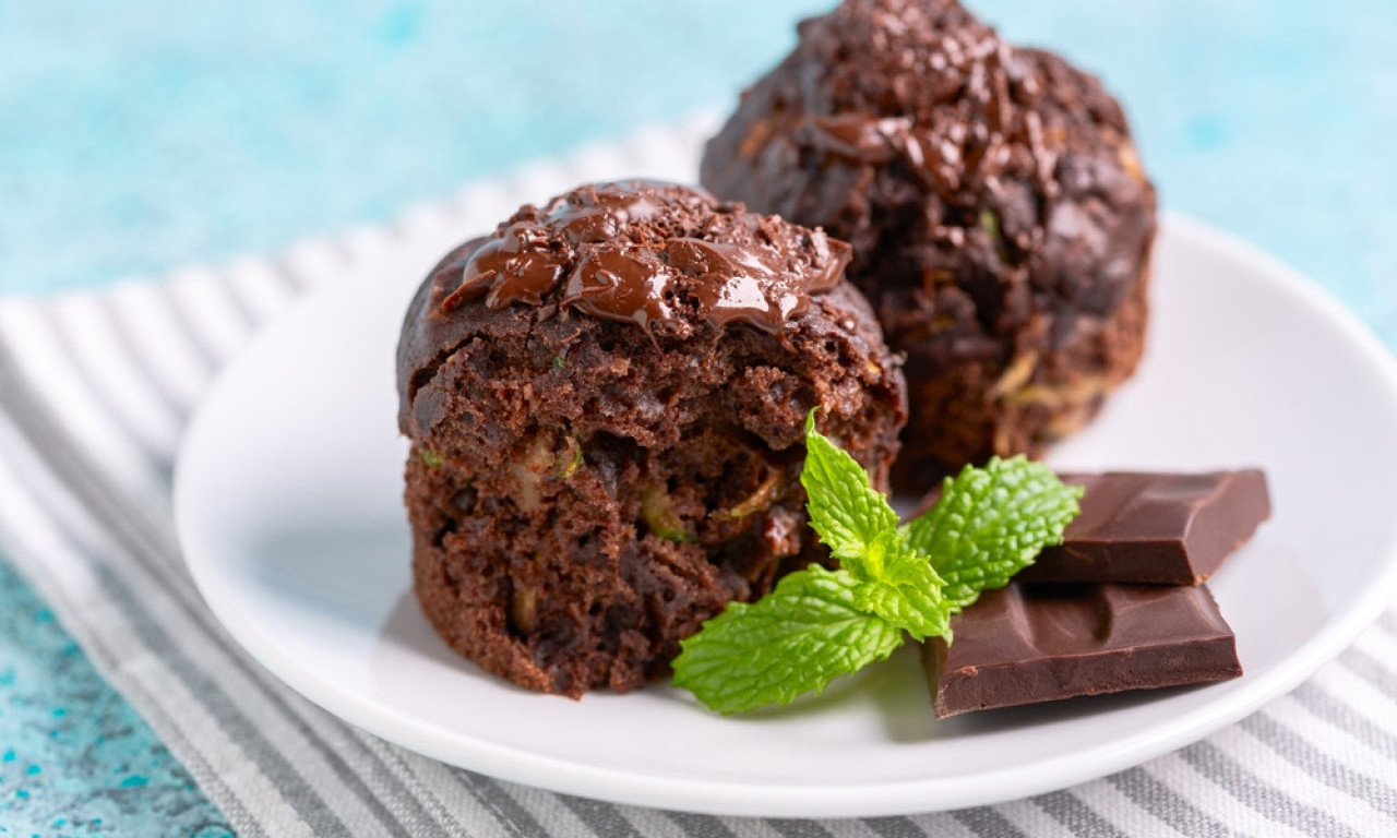 ZVUČI KAO "HVALA, NE" ALI... Čokoladni kolač sa tikvicama je nešto što nikad ne bi povezali ali - premoćno je!