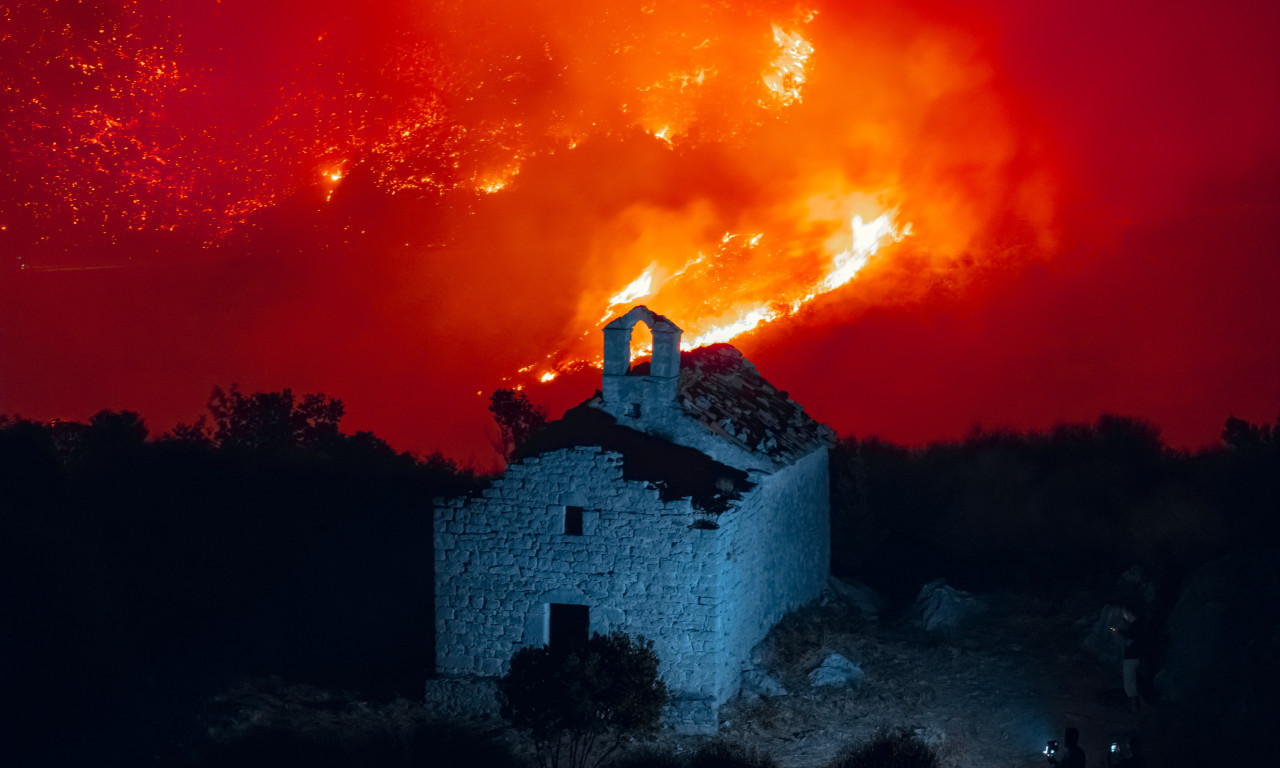 K1INFO EKSKLUZIVNO: Neviđeni snimci požara u Crnoj Gori – vatra gutala sve, dron zabeležio ključne trenutke borbe