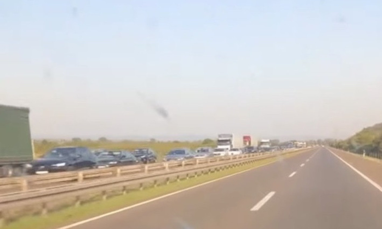 KILOMETARSKE KOLONE NA AUTO-PUTU Vozila mile u pravcu ka Beogradu (VIDEO)