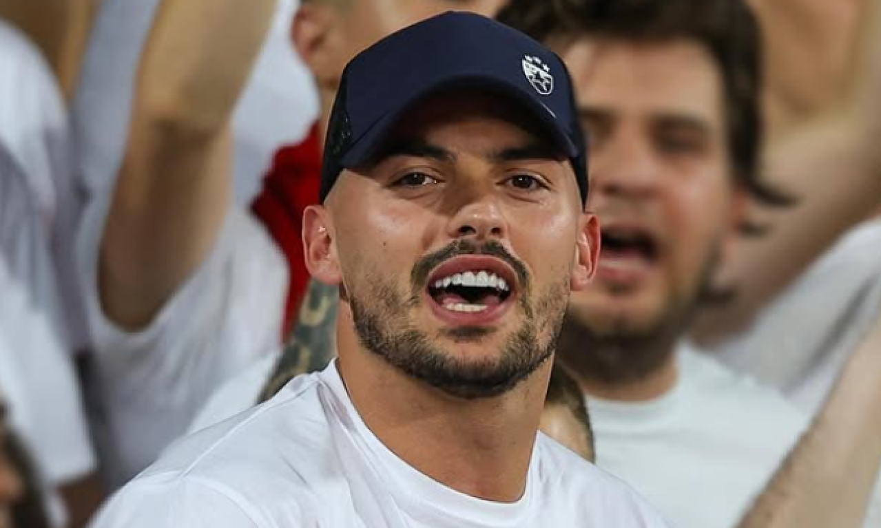 POGLEDAJTE ODAKLE RADONJIĆ GLEDA SAIGRAČE PROTIV LEHA Ljubav prema klubu nema granice! (FOTO)