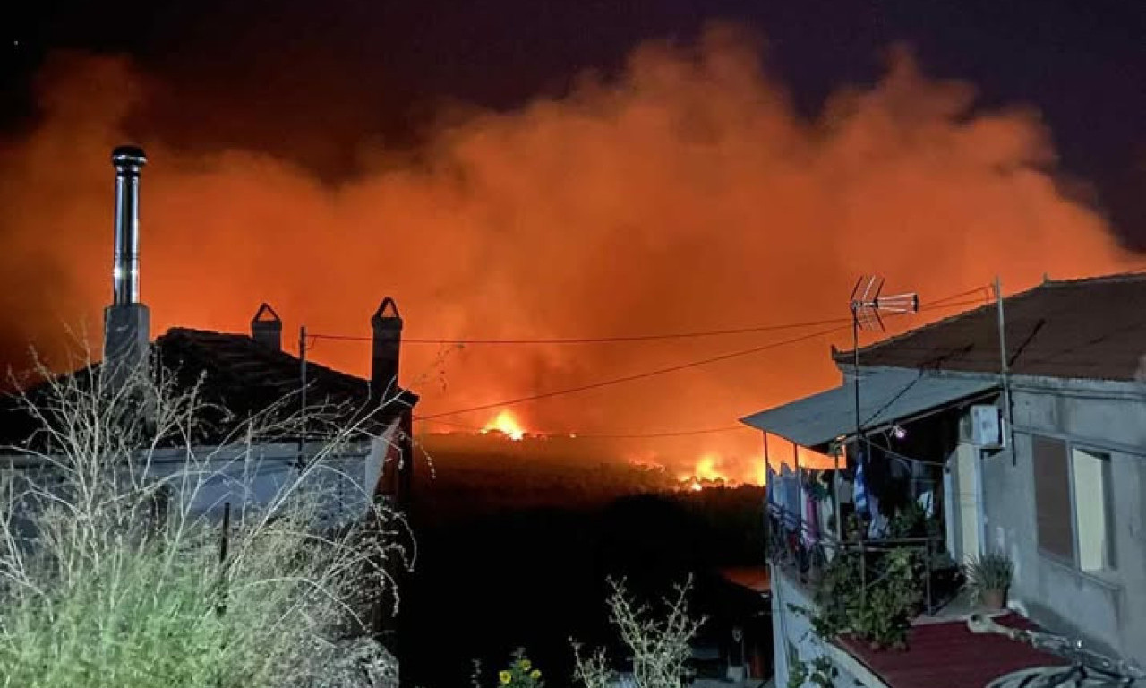 U GRČKOJ DIVLJAJU POŽARI! Vatra na tri fronta - naređena hitna evakuacija! (VIDEO)
