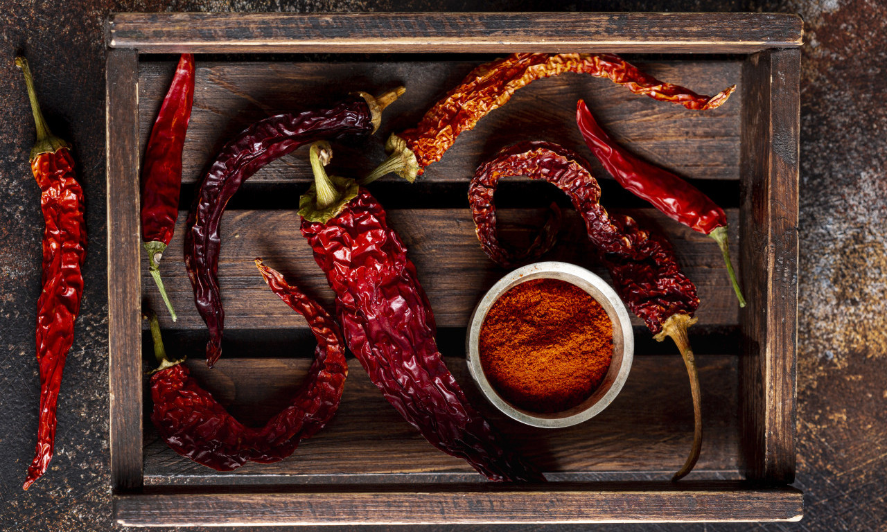 OVU PAPRIKU IMATE U KUĆI A NE ZNATE DA JE ZLATA VREDNA Štiti srce, čuva imunitet i vid! Koliko je zdrava, morate znati