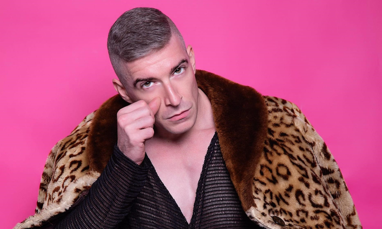 ESTRADNI BADNJI DAN I BOŽIĆ Četrdeset i osam  sati ljubavi, mira i sloge