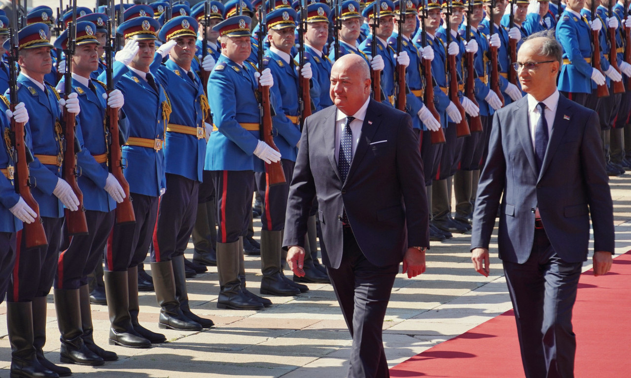 VELIKI DOČEK AUSTRIJSKOG KANCELARA ISPRED PALATE SRBIJA Ugostio ga premijer Macut, sledi tet-a-tet sa Vučićem (VIDEO)