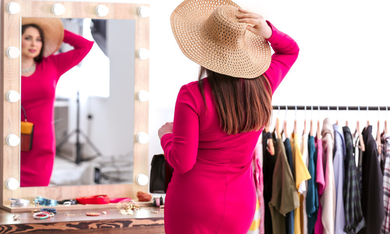 OBUČEŠ SE OVAKO I IZGLEDAŠ VITKO Ova odeća čini da izgledamo mršavije