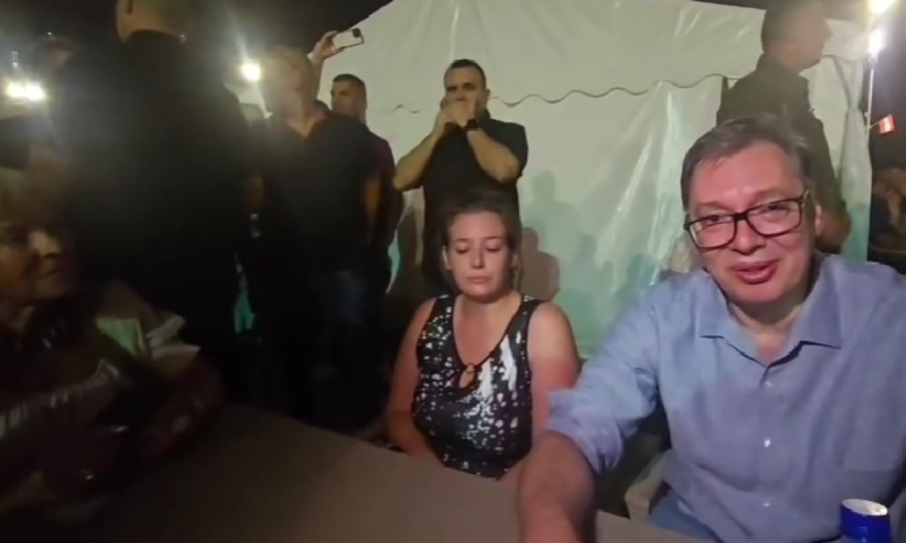 VUČIĆ SE OBRATIO LJUDIMA IZ PIONIRSKOG PARKA: "Uvek uz svoj narod" (VIDEO)