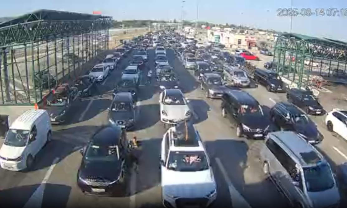 TOALNI KOLAPS NA GRANIČNIM PRELAZIMA! Kolonama se ne vidi kraj, evo gde se najduže čeka (VIDEO)