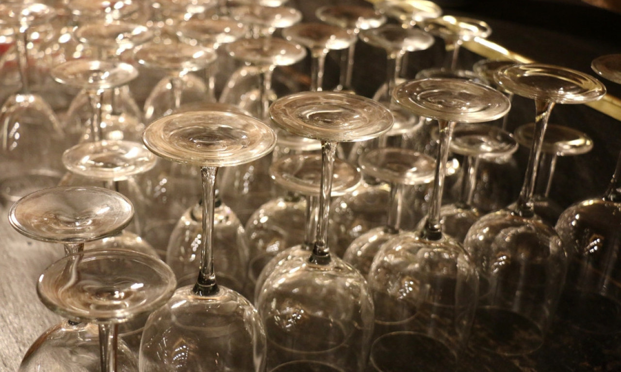 VELIKA GREŠKA U KUHINJI Nikada ne treba da okrećete čaše naopako posle pranja, evo i zašto