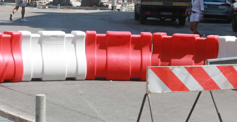 OD SUTRA RADOVI U JOŠ JEDNOJ ULICI U CENTRU PRESTONICE Cilj proširenje još jedne trake za motorna vozila