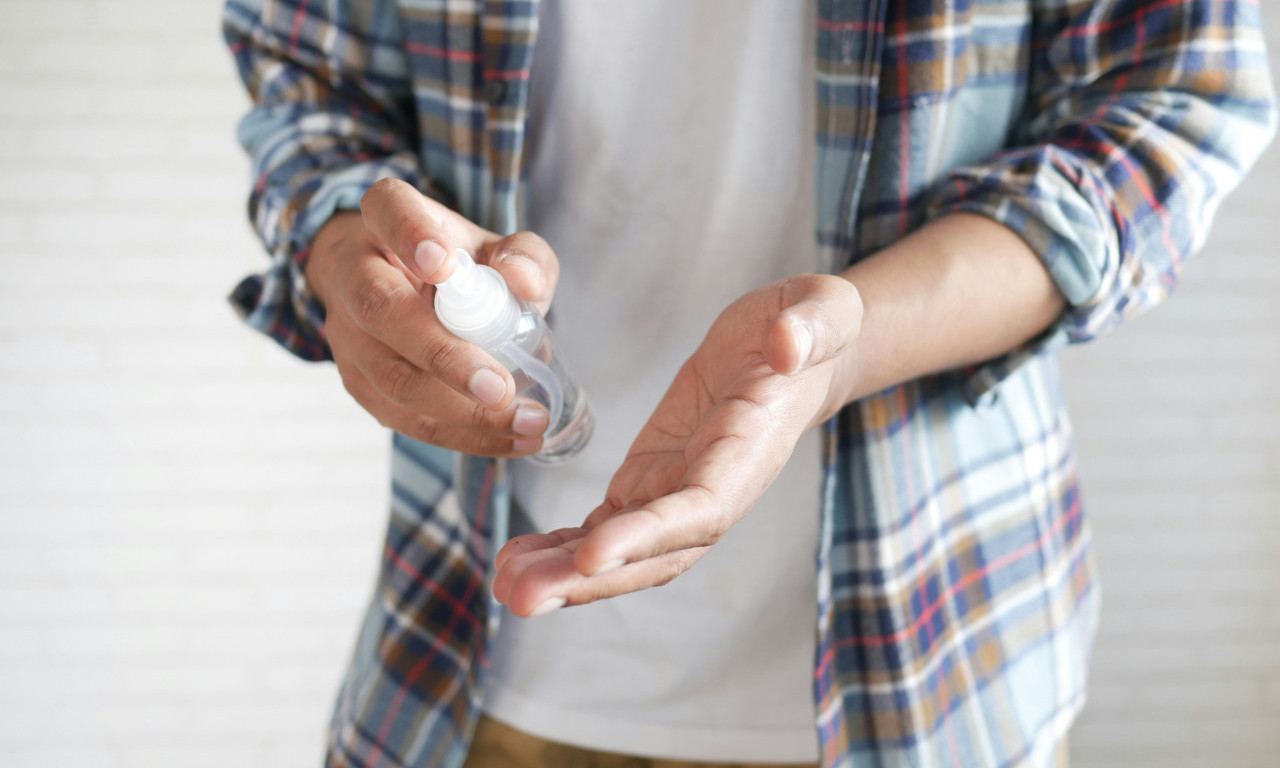 SREDSTVO ZA DEZINFEKCIJU KOJE ČESTO KORISTIMO ĆE DA BUDE ZABRANJENO? Izaziva opasne bolesti, trudnice posebno u riziku