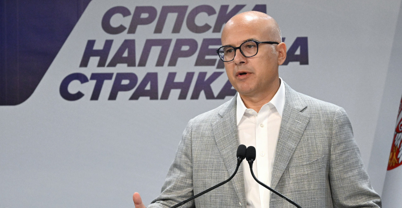 VUČEVIĆ POZIVA INSTITUCIJE DA REAGUJU Zapaljen automobil predsednika opštinskog odbora SNS u Bačkom Petrovcu