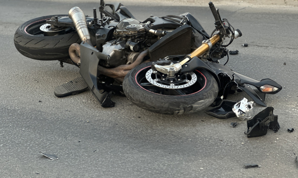 OBORENA DVA VOZAČA MOTORA Teška saobraćajka u Čačku (FOTO)