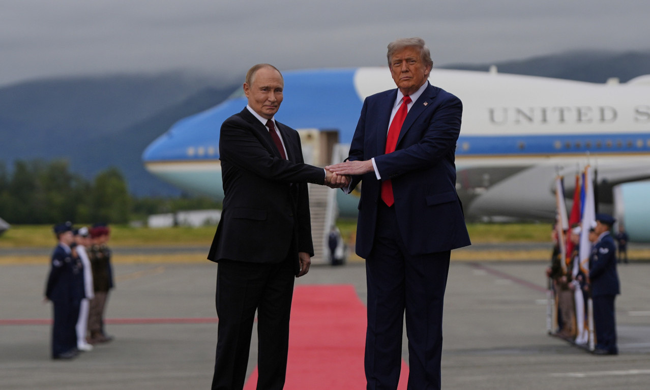 DA LI STE VIDELI KADA JE TRAMP APLAUDIRAO PUTINU? Bela kuća je brže-bolje to "sakrila" iz snimka (VIDEO)