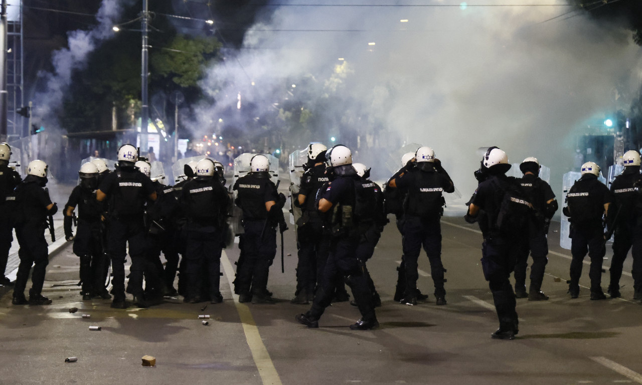 KO POZIVA DA SE NA POLICIJU BACI SONA KISELINA? Tužilaštvo hitno reagovalo! Pogledajte skandalozan plan blokadera