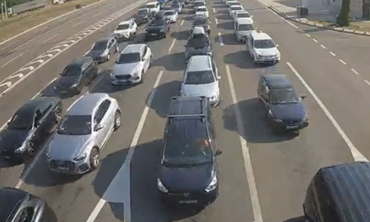 IMA LI ZADRŽAVANJA VOZILA? Ovo je stanje na graničnim prelazima