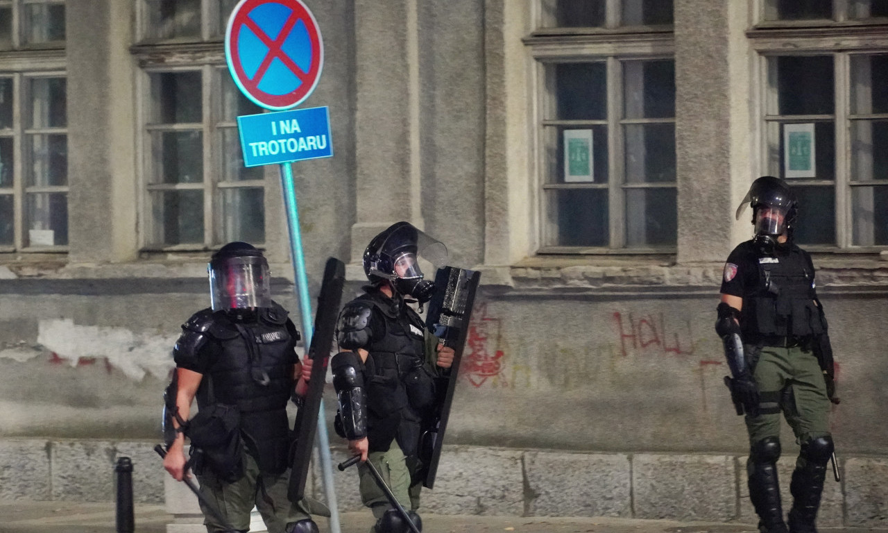 BLOKIRANA TAKOVSKA Mala grupa okupljenih na poziv studenata u blokadi i tzv. zborova kod RTS-a