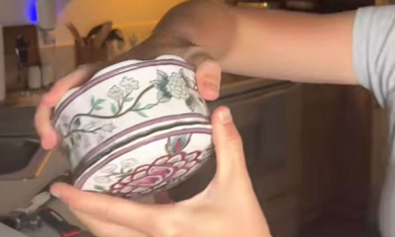 KUPILA KUTIJU U SEKEND-HENDU, A ONDA JE KOD KUĆE OTVORILA Kada je videla šta je u njoj, zgranula se (VIDEO)