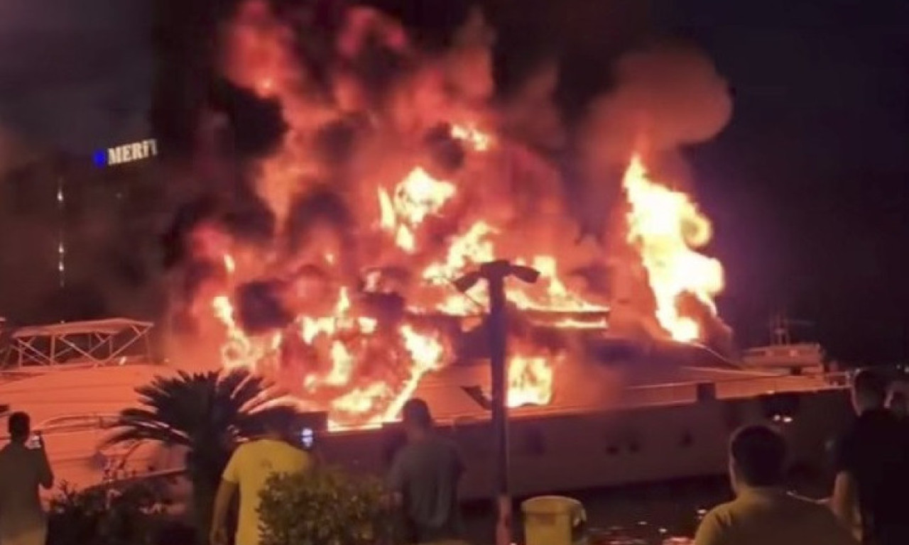 HAOS U BUDVANSKOJ LUCI Gori jahta poznatog biznismena! (VIDEO)