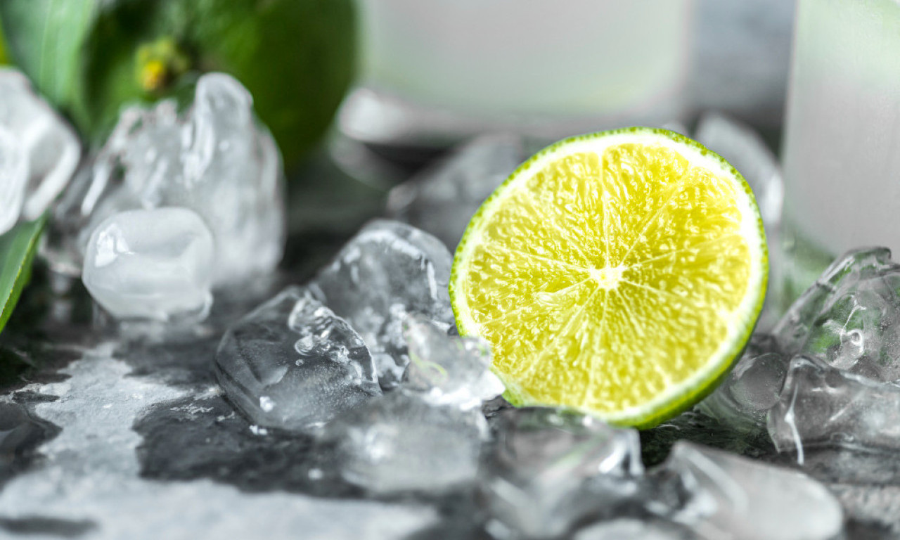 ŽELITE DA BRZO SMRŠATE? Onda morate probati ovaj  trik sa zaleđenim limunom