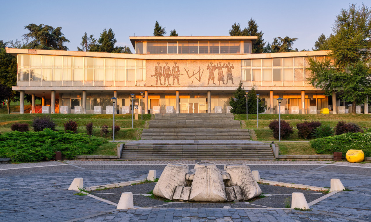 TUŽILAŠTVO TRAŽI PRITVOR! Manijak koji je bacio molotovljev koktel na Kuću cveća izneo odbranu