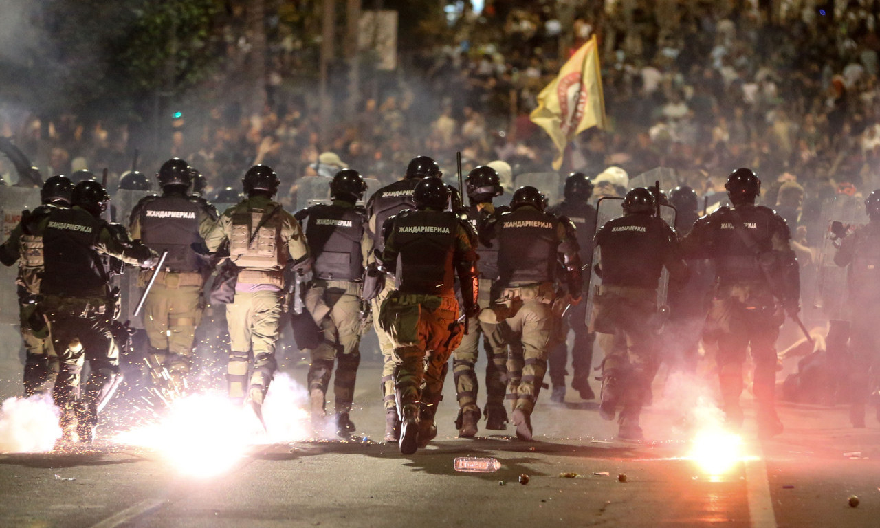 PISMO DUŠANA JANJIĆA - DOKAZ O OBOJENOJ REVOLUCIJI Traži smenu Vučića i rovari protiv svoje države