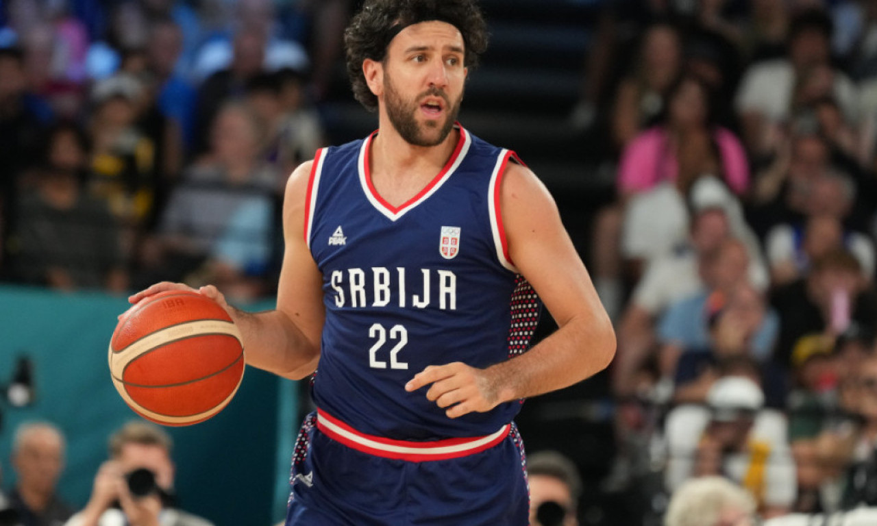 SVI ODMARAJU, ALI ON IPAK NE Košarkaši Srbije dobili slobodan dan, Vasa Micić radi na šutu