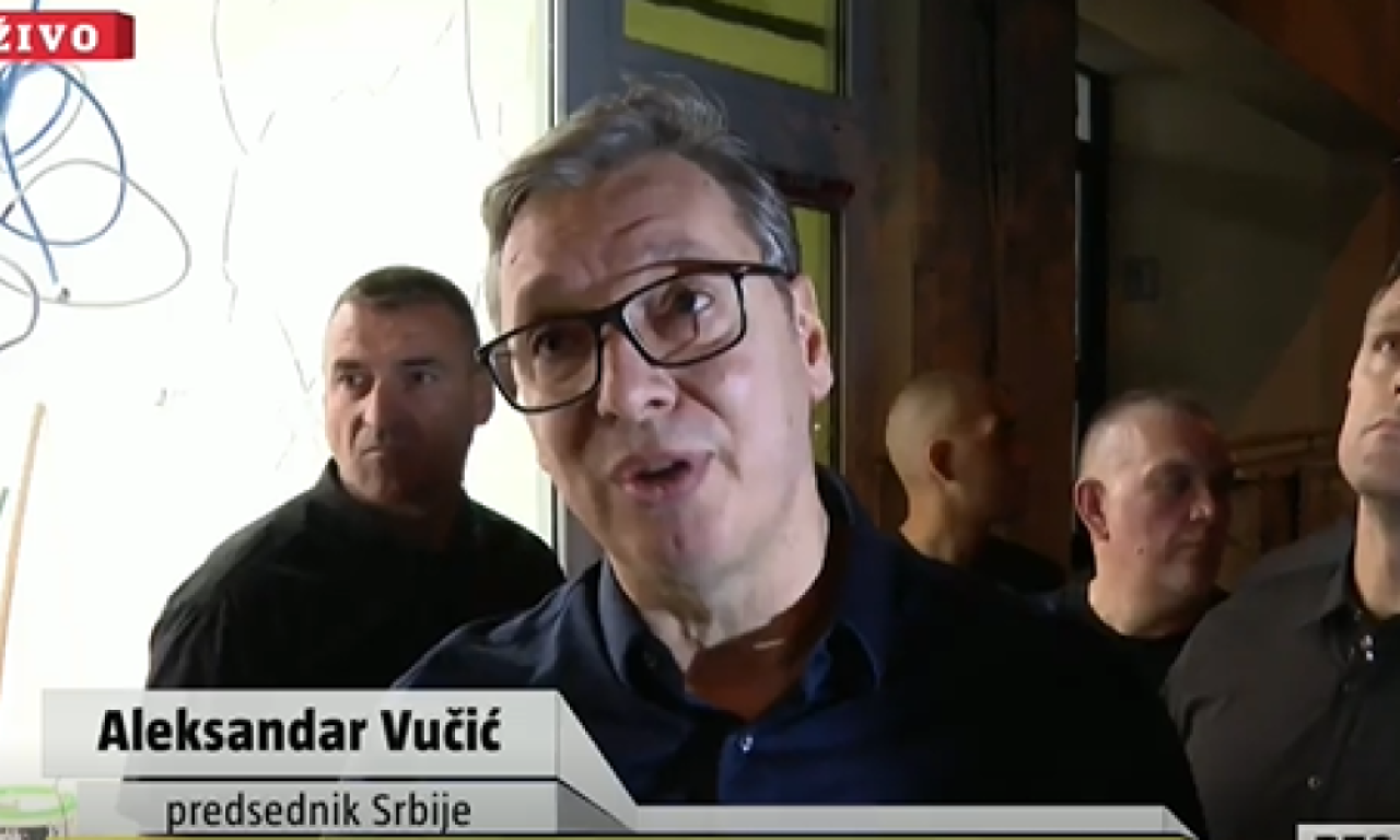 VUČIĆ STIGAO U RAZLUPANE PROSTORIJE SNS Posekao ruku, pa imao poruku za sve građane