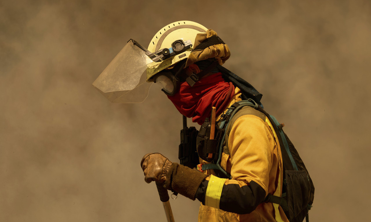 POŽARI ODNELI 4 ŽIVOTA, STRADAO I VATROGASAC Vlasti ulažu napore..., izgorelo oko 248.000 hektara zemljišta