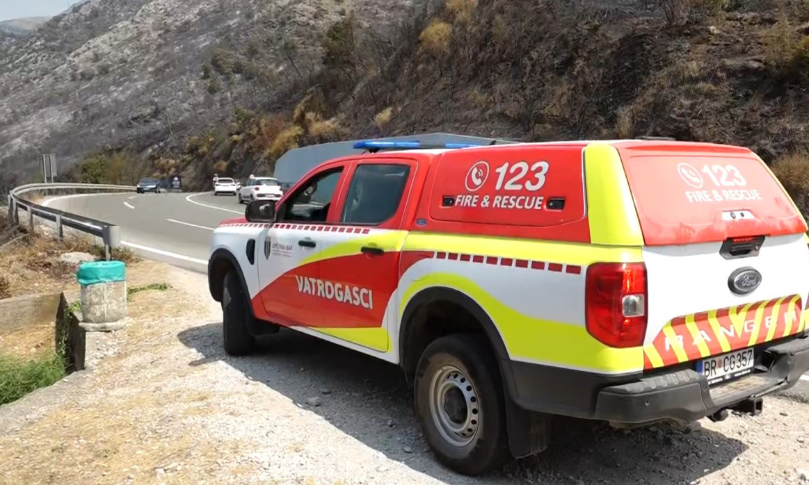 NOVI POŽARI GUTAJU BUDVU Vatrenu stihiju gase iz vazduha - pogledajte prizor sa lica mesta (FOTO)