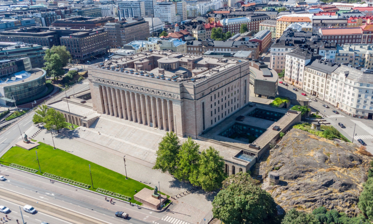 POSLANIK IZVRŠIO SAMOUBISTVO U ZGRADI PARLAMENTA! Stravične scene u Finskoj