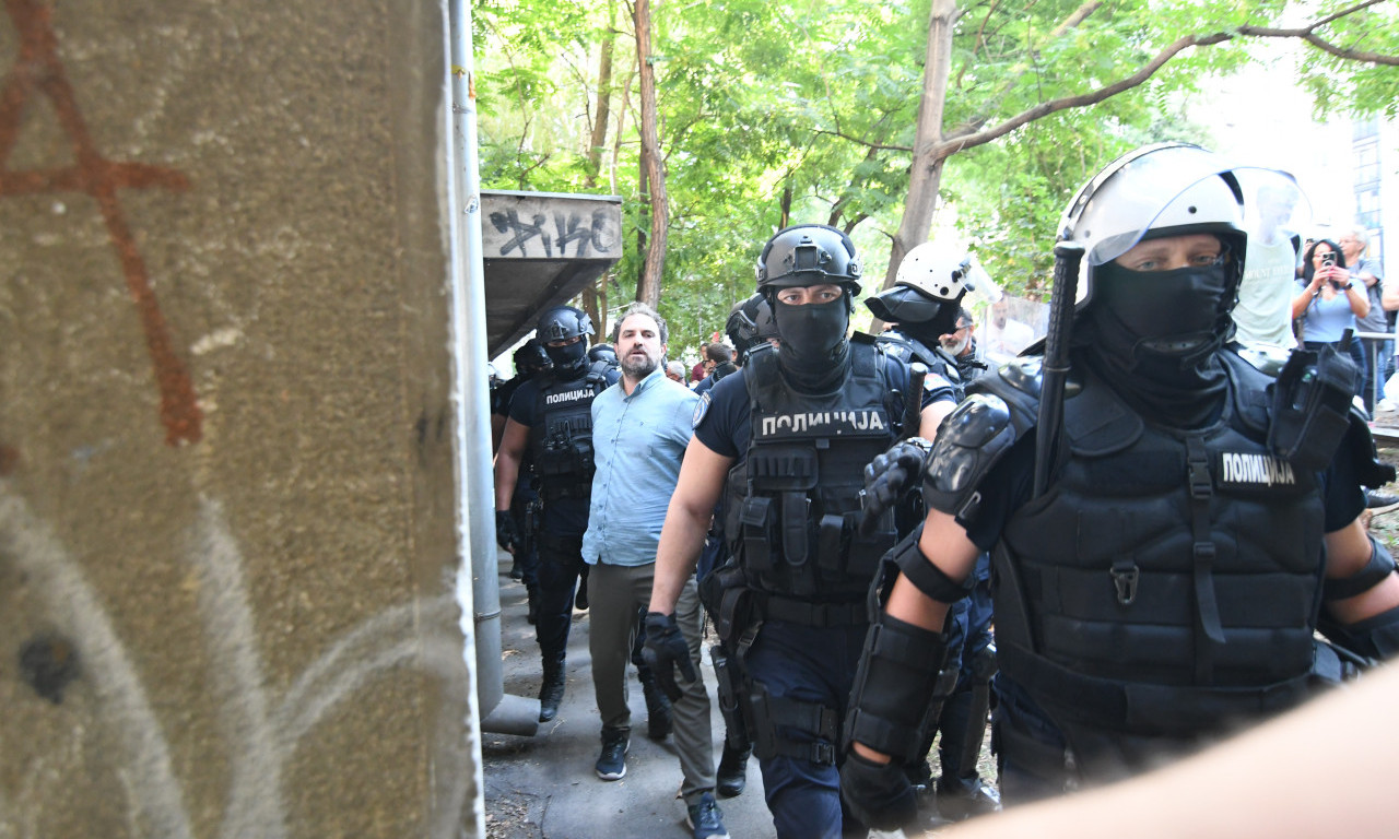 DRAMA OD JUTROS U NOVOM SADU! Protest ispred Palate pravde - evo šta se dešava