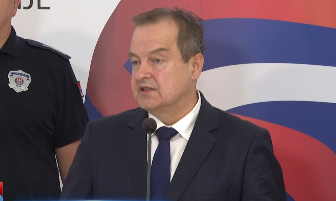 IVICA DAČIĆ SE OBRAĆA JAVNOSTI: Ministar policije iznosi najnovije informacije o haosu u zemlji