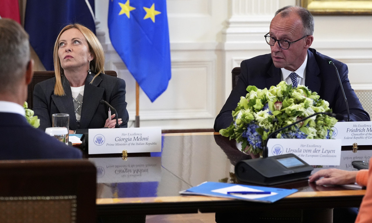 MELONI KOLUTA OČIMA DOK MERC PRIČA SA TRAMPOM O UKRAJINI O ovom snimku iz Vašingtona svi pričaju, viralan je (VIDEO)