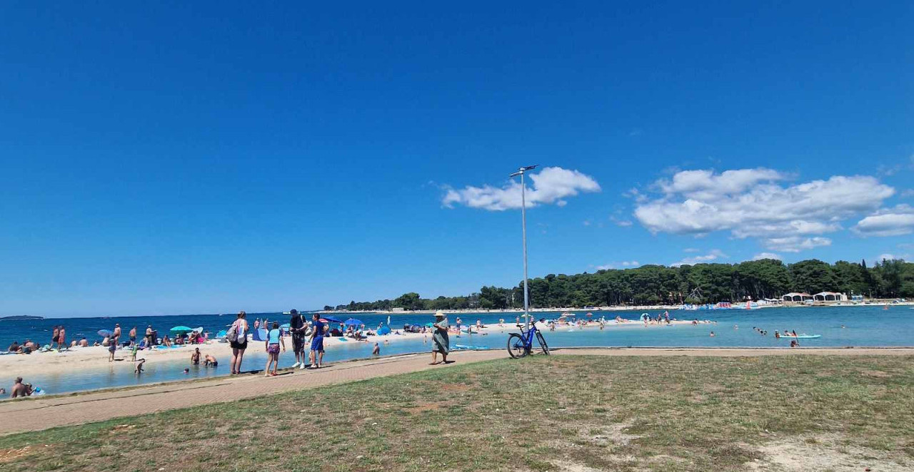POSKOK UJEO DEČAKA (7) NA PLAŽI Drama u Hrvatskoj, hitno prebačen u bolnicu!