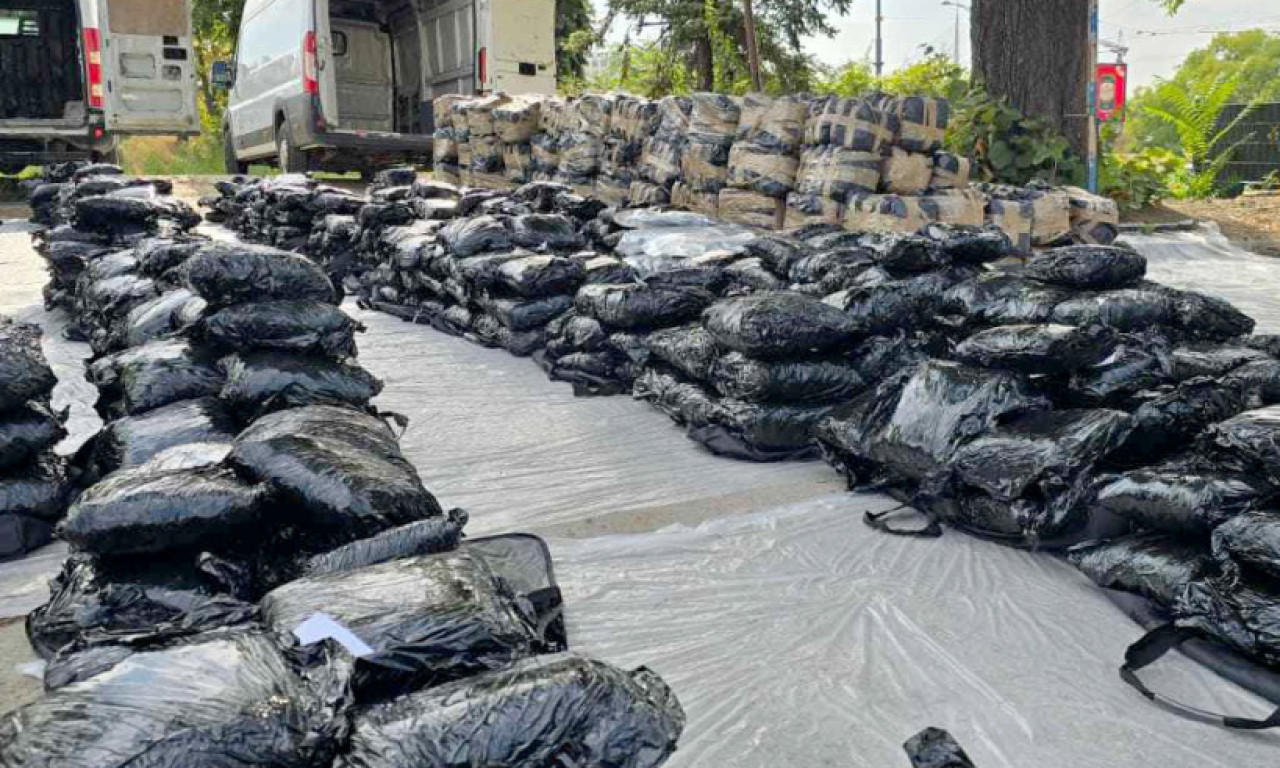 REKORDNA ZAPLENA U BEOGRADU Policija našla dve tone marihuane, iz MUP-a otkrili nove detalje (FOTO/VIDEO)