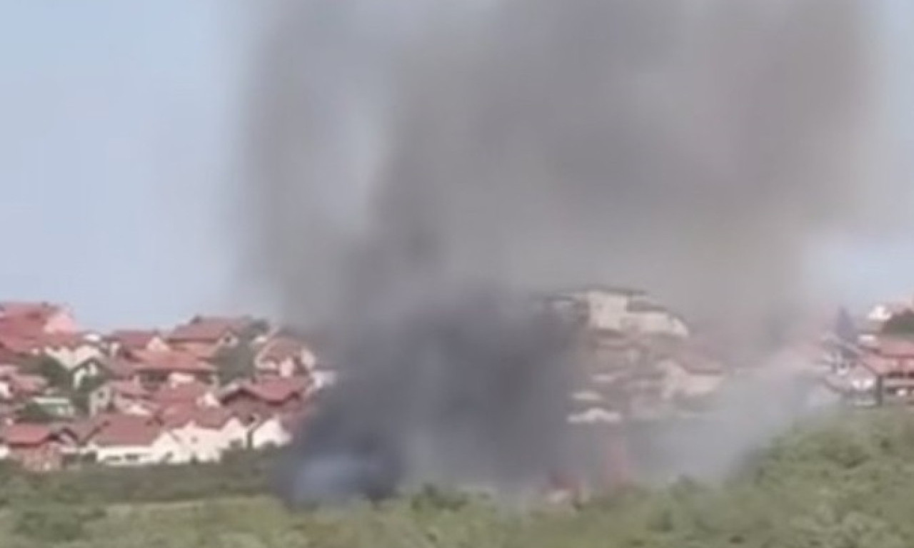 BUKTI POŽAR U BLIZINI BEOGRADSKOG GROBLJA Vatrogasci na nogama (VIDEO)