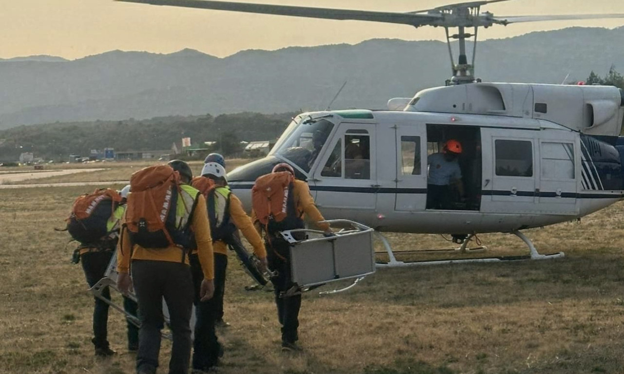 TEŠKO POVREĐENA ČEHINJA NA DURMITORU Iz planinskih vrleti izvlačili je spasioci i helikopter MUP-a (FOTO)