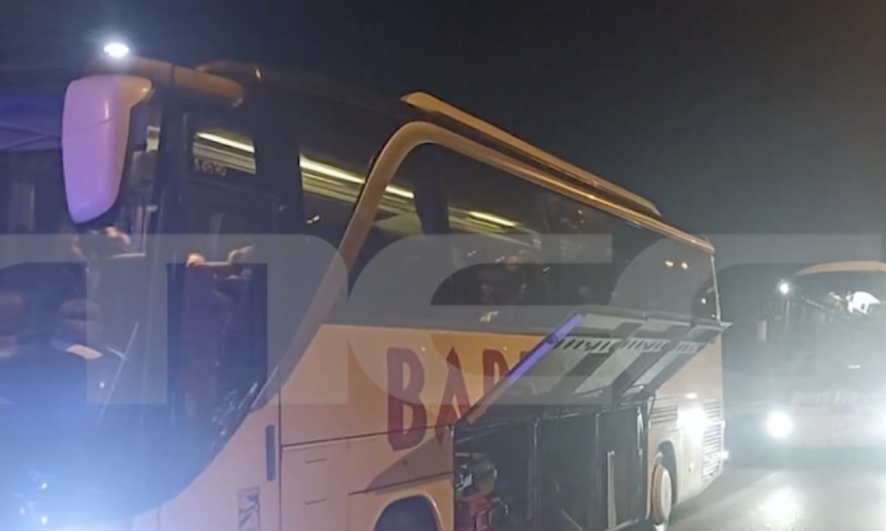 POVREĐEN VOZAČ I DVE ŽENE Konzulat Srbije u Solunu otkrio sve o kamenovanju autobusa punog srpskih turista (FOTO)