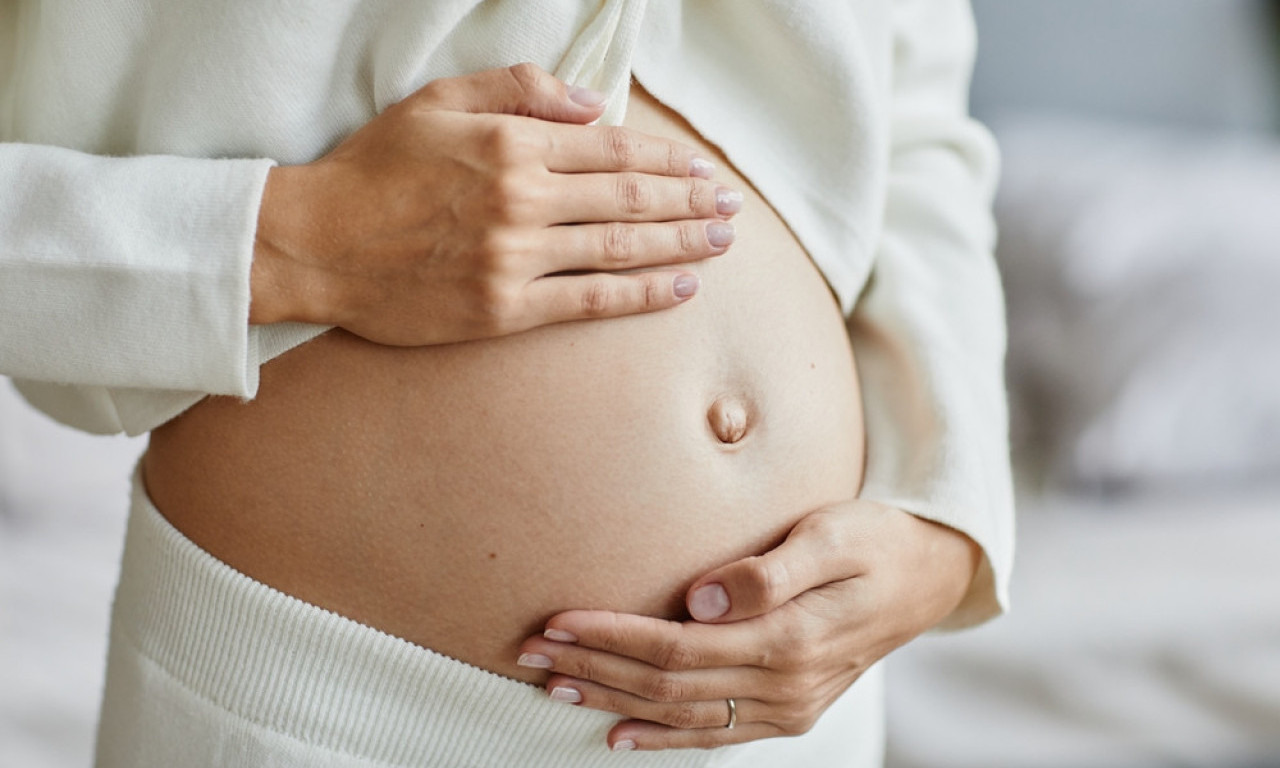 BEBO, ZAŠTO ME UDARAŠ? Naučnici otkrili šta beba poručuje udarcima iz stomaka