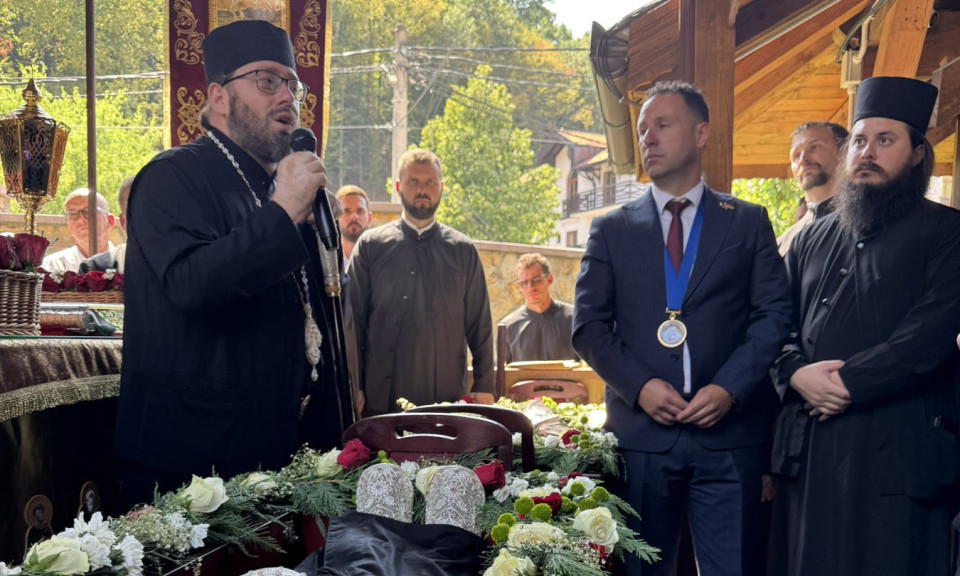 JUVELIR SA OHRIDA IZRADIO I POKLONIO NEPROCENJIV DAR TUMANU Ovo je simbol veze i bratstva Srba i Makedonaca (FOTO+VIDEO)