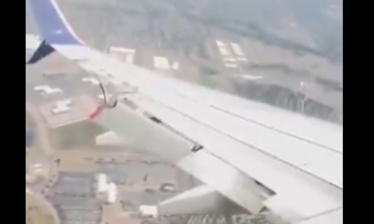 ODLOMIO SE DEO KRILA NA BOINGU Putnici strahovali za živote, pojavio se  i snimak (VIDEO)