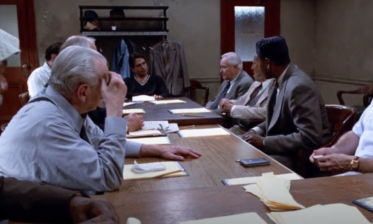 ŠOK I NEVERICA! 12 GNEVNIH LJUDI: Film star 28 godina koji vas izuva iz cipela zbog istine o pravdi! (VIDEO)